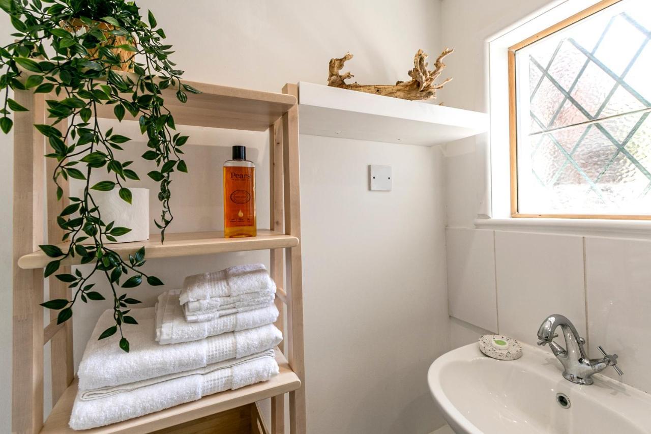 The Annex - Unparalleled Beach Front Luxury Accommodation - Private South West Facing Patio Area - Pet Friendly - Sky - Netflix - Super Fast Wi-Fi - Stones Throw To The Beach Bournemouth Buitenkant foto